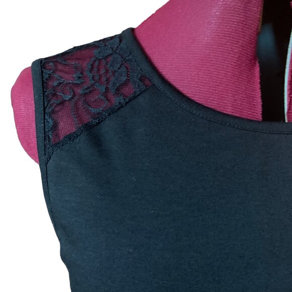 PURE AND SIMPLE - Black Peplum Tank Top with lace and back zip - Medium - Picture 2 of 10